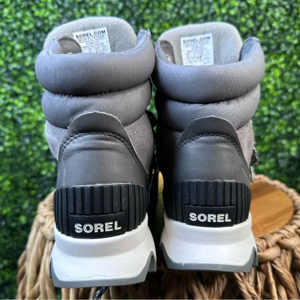 New in box Sorel Women's Kinetic conquest WP Quarry sea salt waterproof BootsNWT
